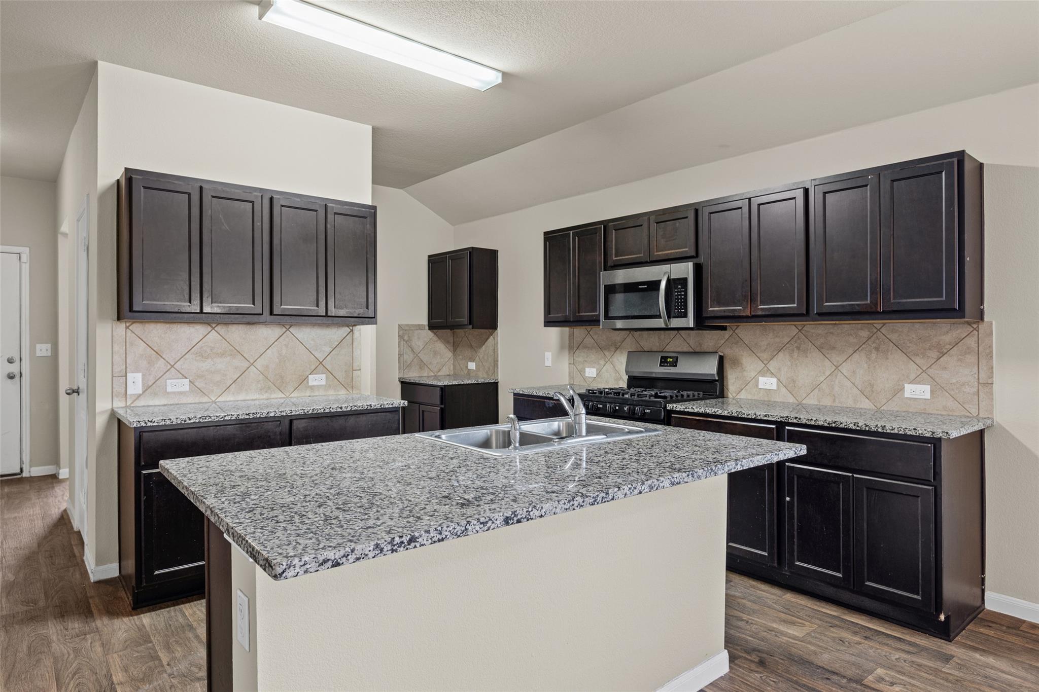 111 Hess Dr, Kyle, TX 78640