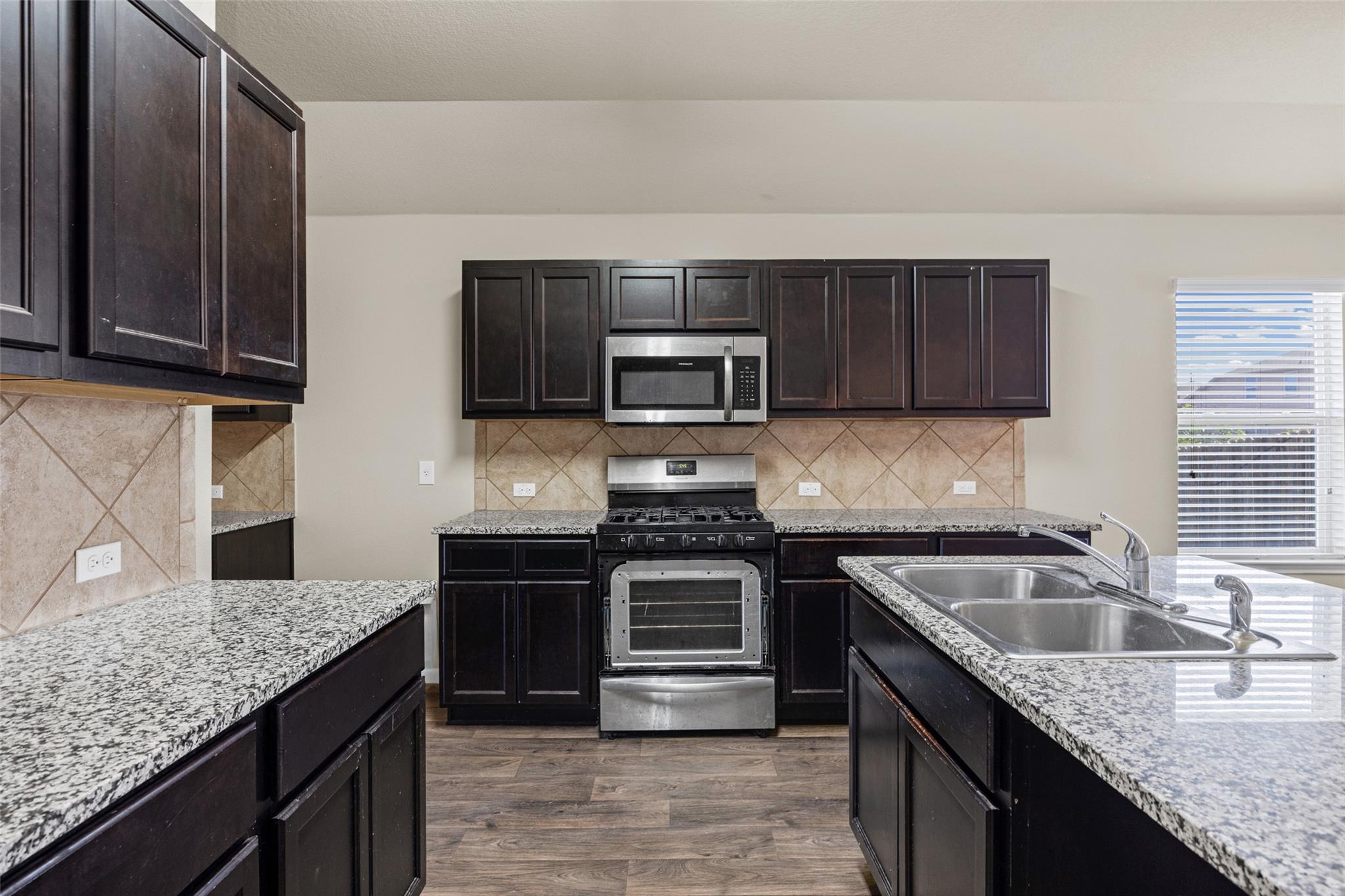 111 Hess Dr, Kyle, TX 78640