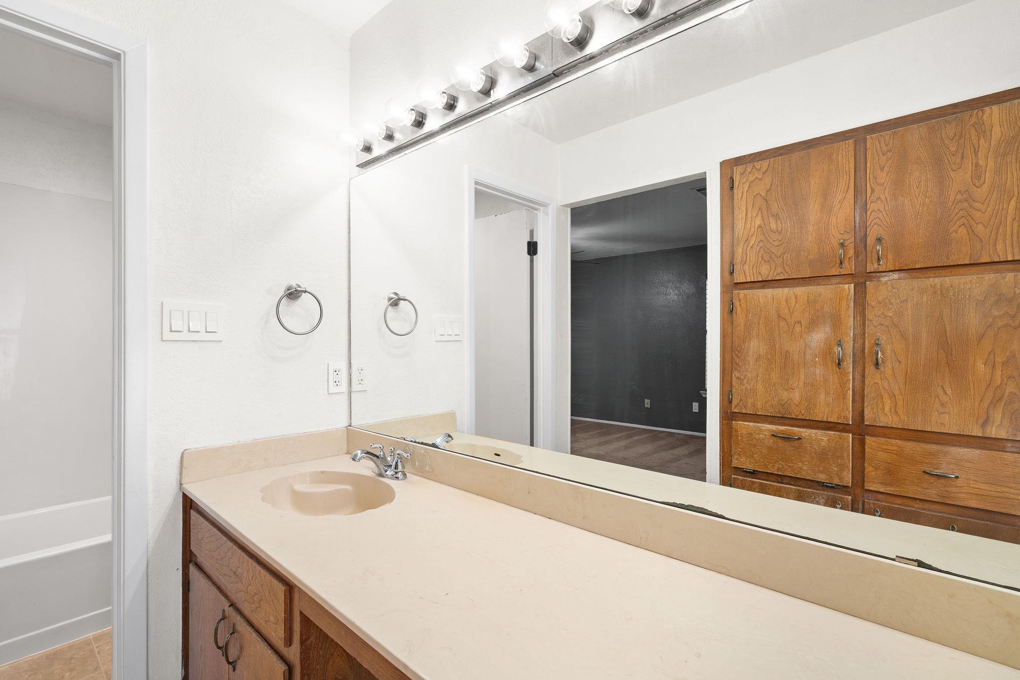 909 Garden View Dr, Georgetown, TX 78628