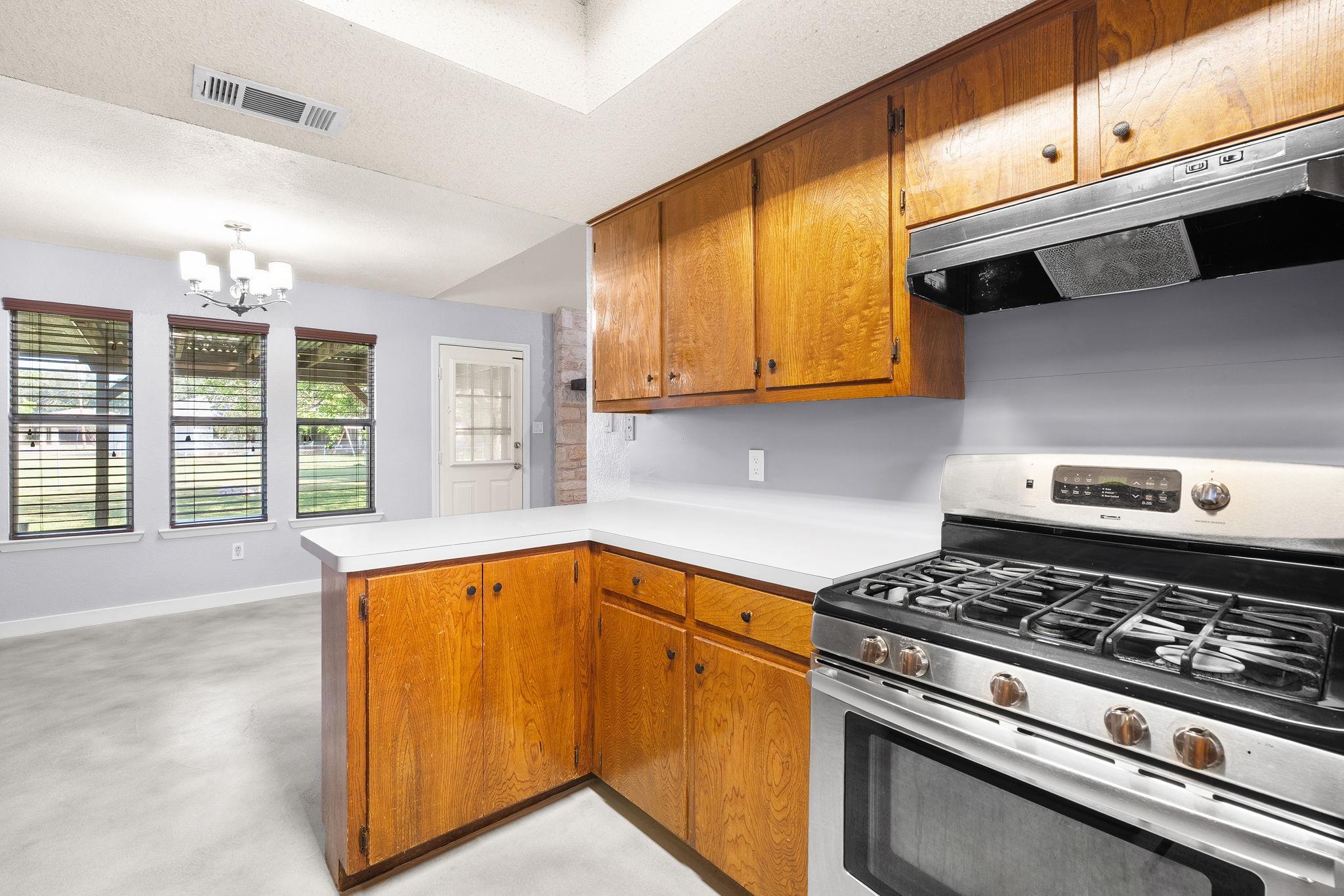 909 Garden View Dr, Georgetown, TX 78628