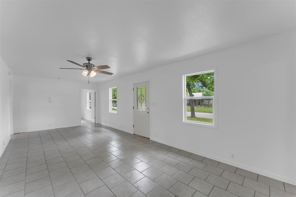 1002 S Pierce St, Burnet, TX 78611