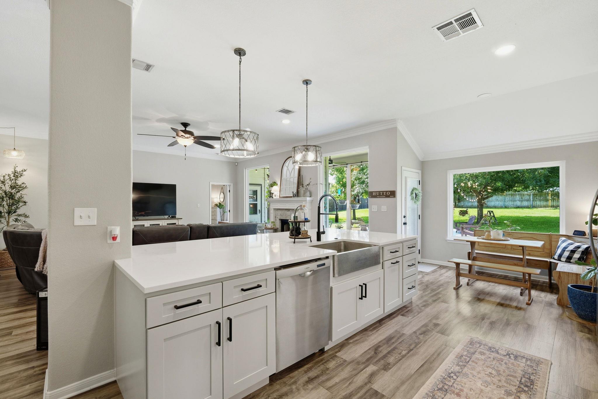 204 Blanco Dr, Hutto, TX 78634
