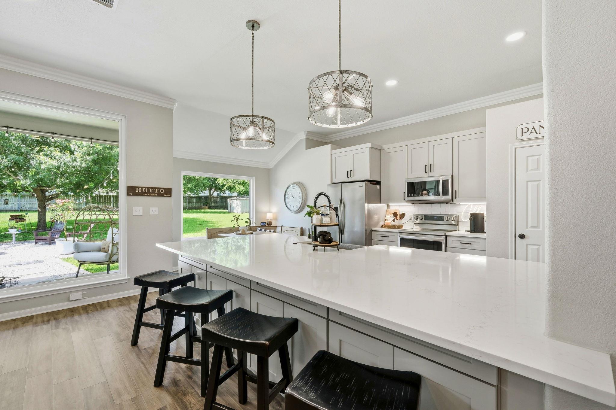 204 Blanco Dr, Hutto, TX 78634
