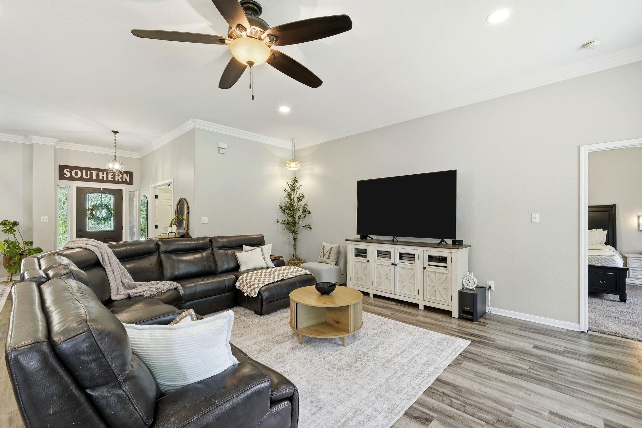 204 Blanco Dr, Hutto, TX 78634
