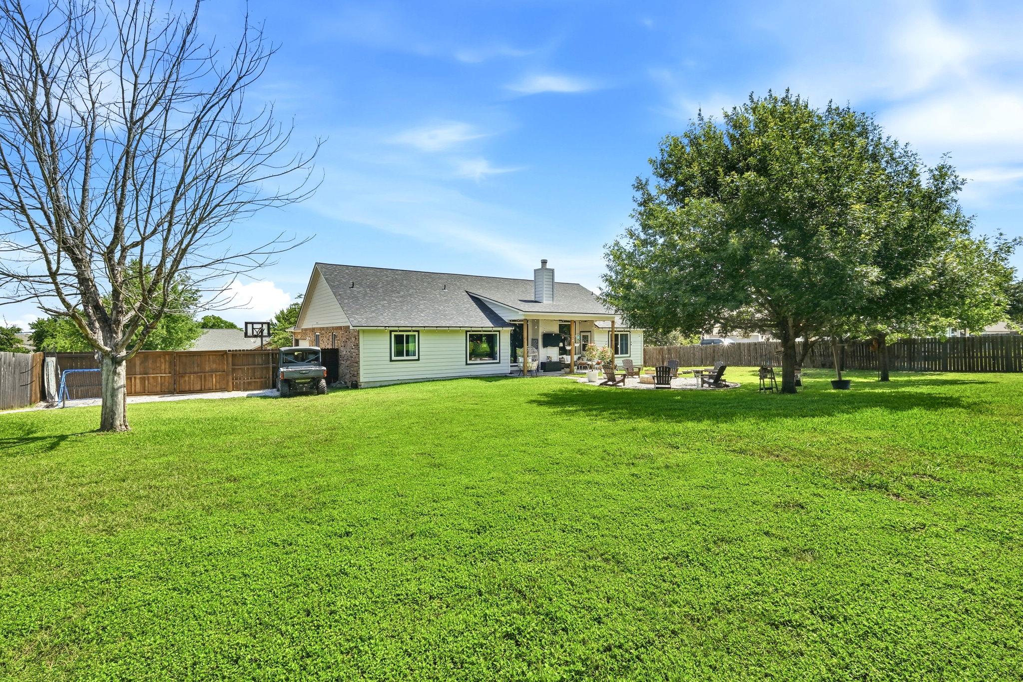 204 Blanco Dr, Hutto, TX 78634