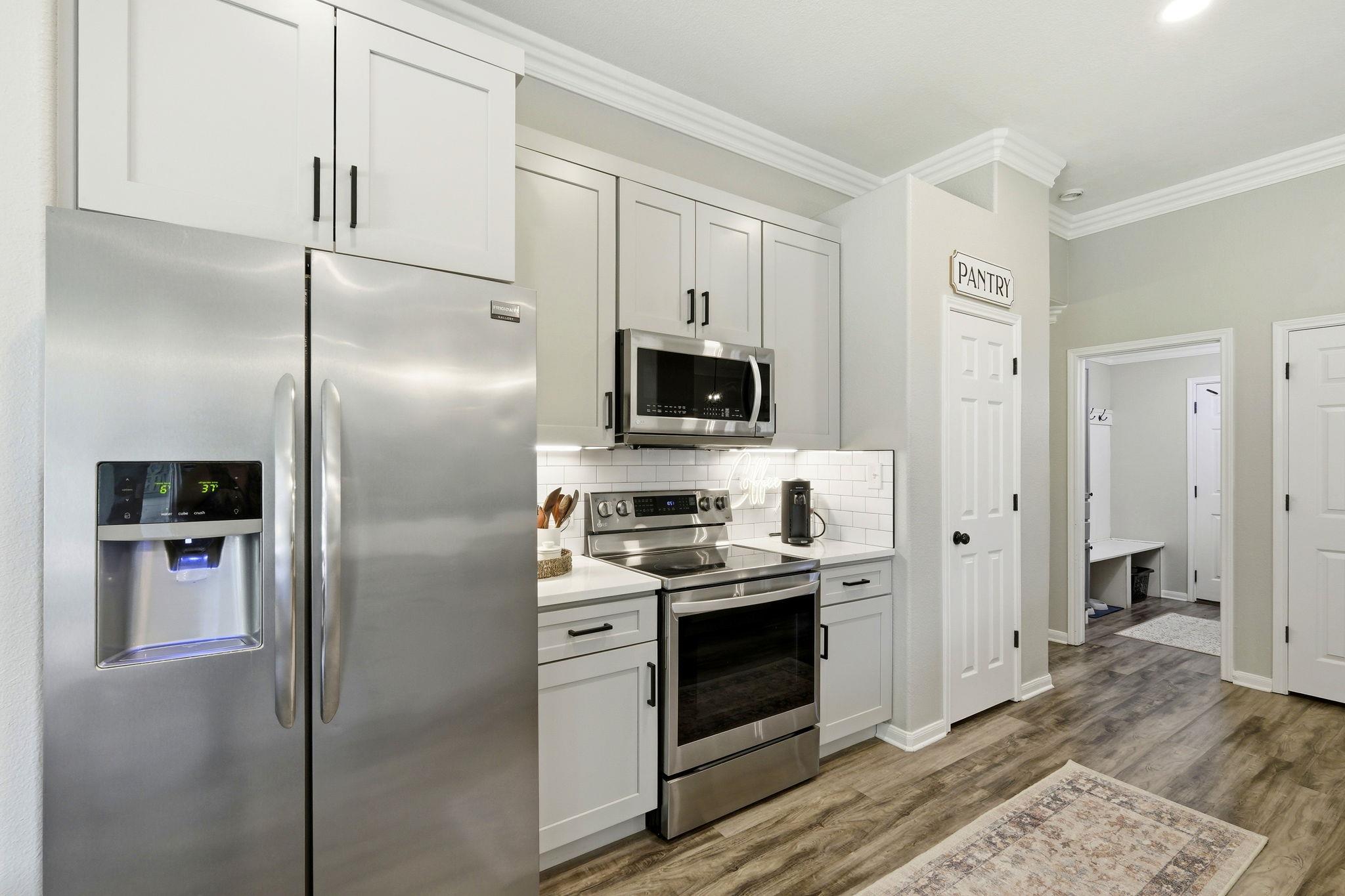 204 Blanco Dr, Hutto, TX 78634