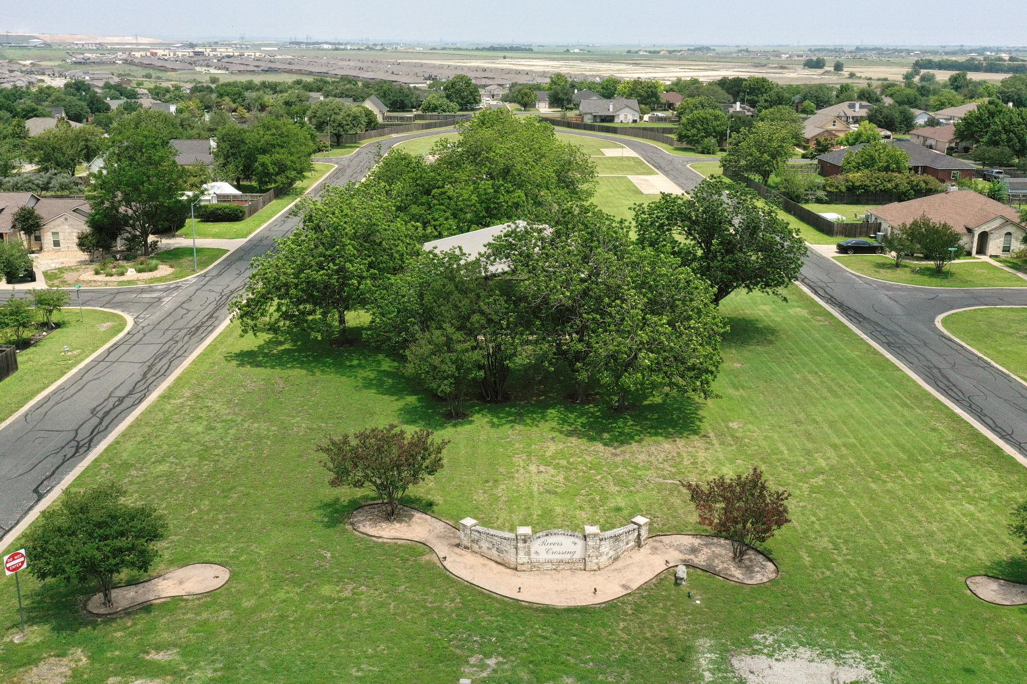 204 Blanco Dr, Hutto, TX 78634