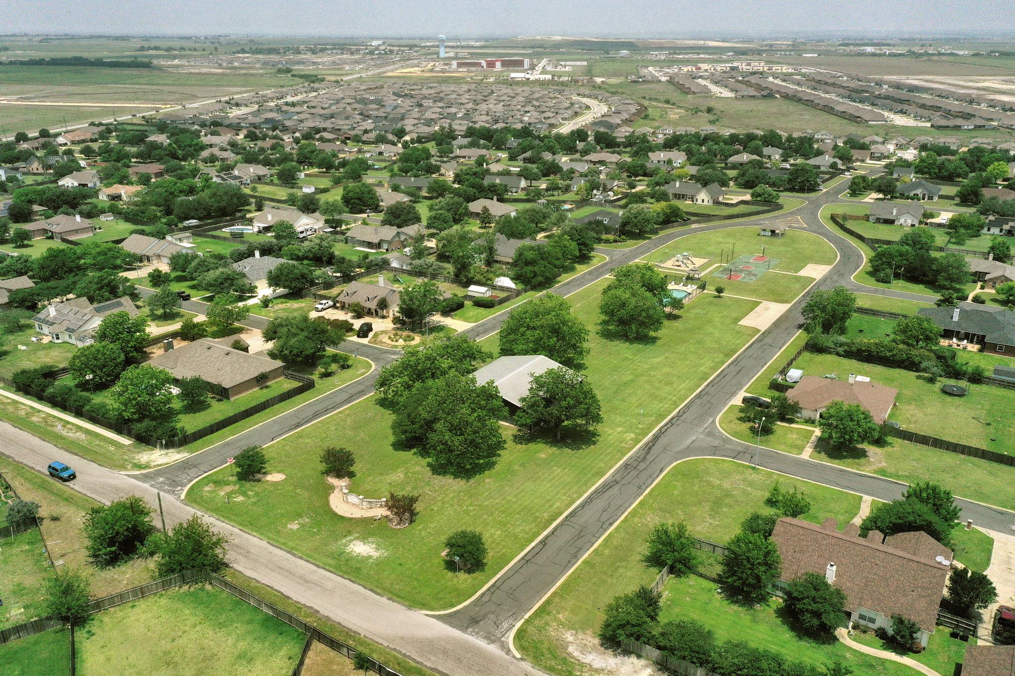 204 Blanco Dr, Hutto, TX 78634