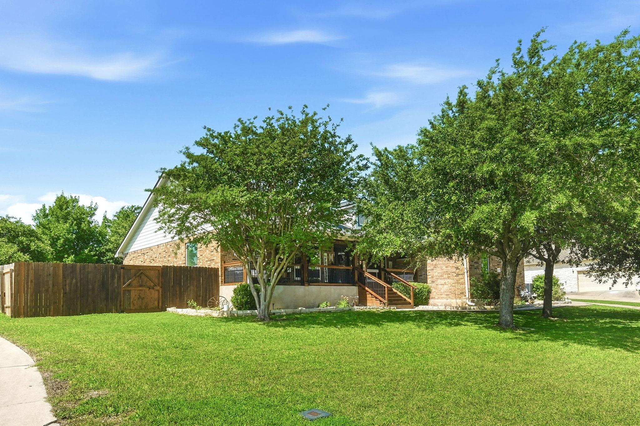 204 Blanco Dr, Hutto, TX 78634