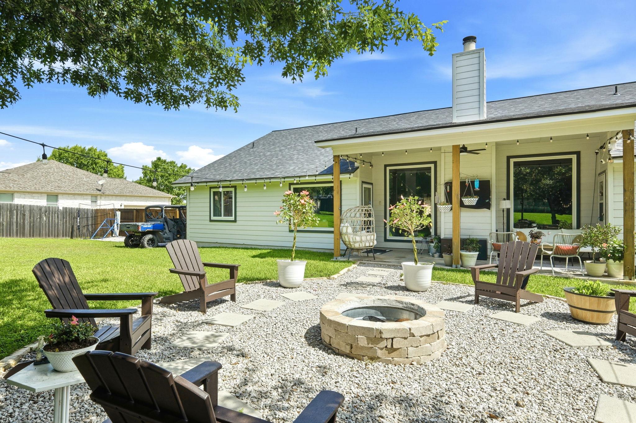 204 Blanco Dr, Hutto, TX 78634