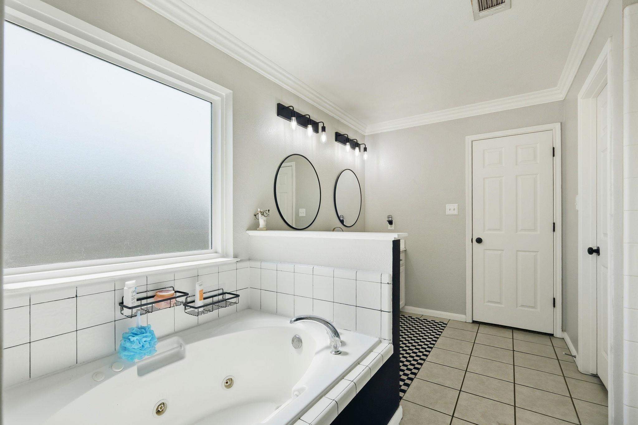 204 Blanco Dr, Hutto, TX 78634