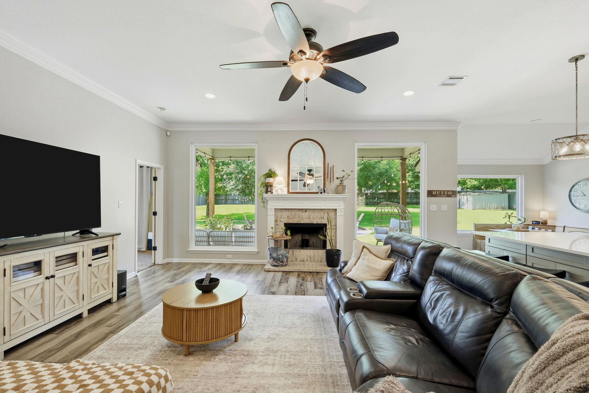 204 Blanco Dr, Hutto, TX 78634