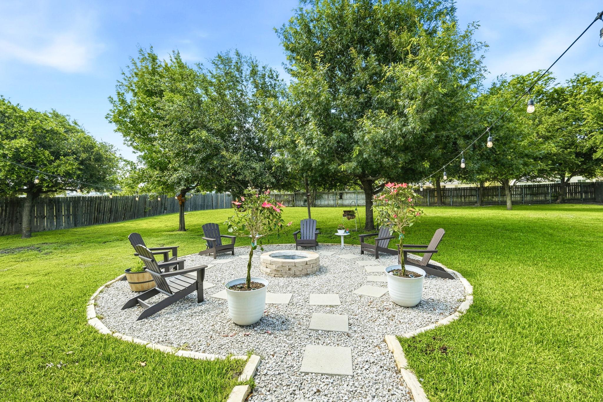204 Blanco Dr, Hutto, TX 78634