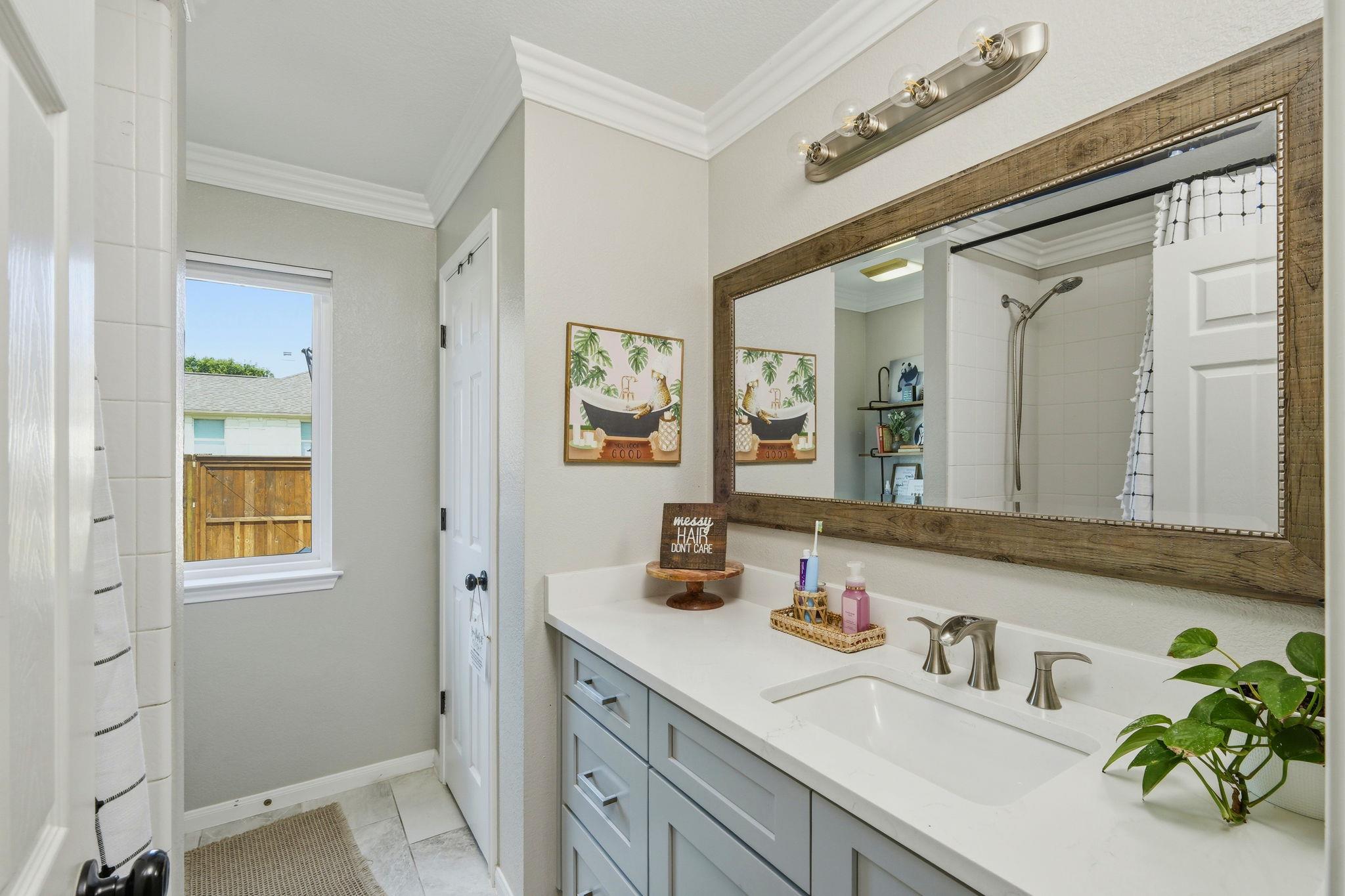 204 Blanco Dr, Hutto, TX 78634