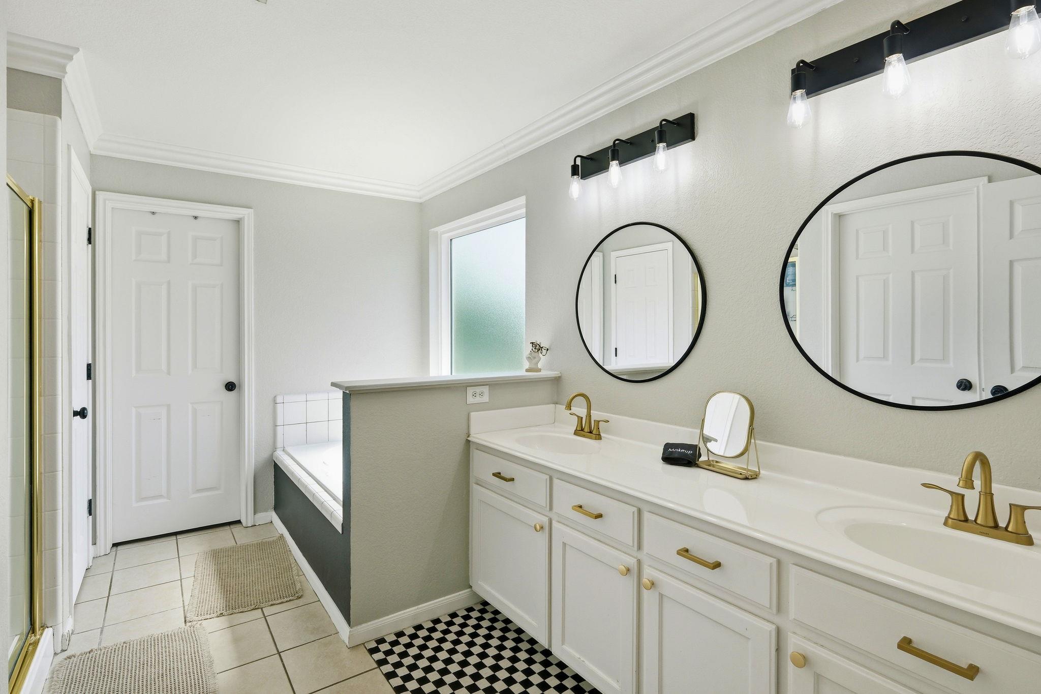 204 Blanco Dr, Hutto, TX 78634