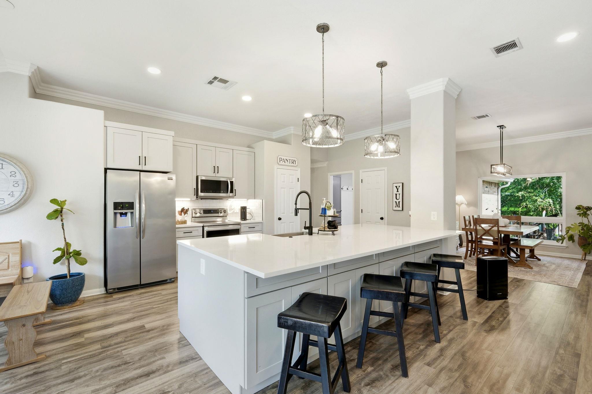 204 Blanco Dr, Hutto, TX 78634