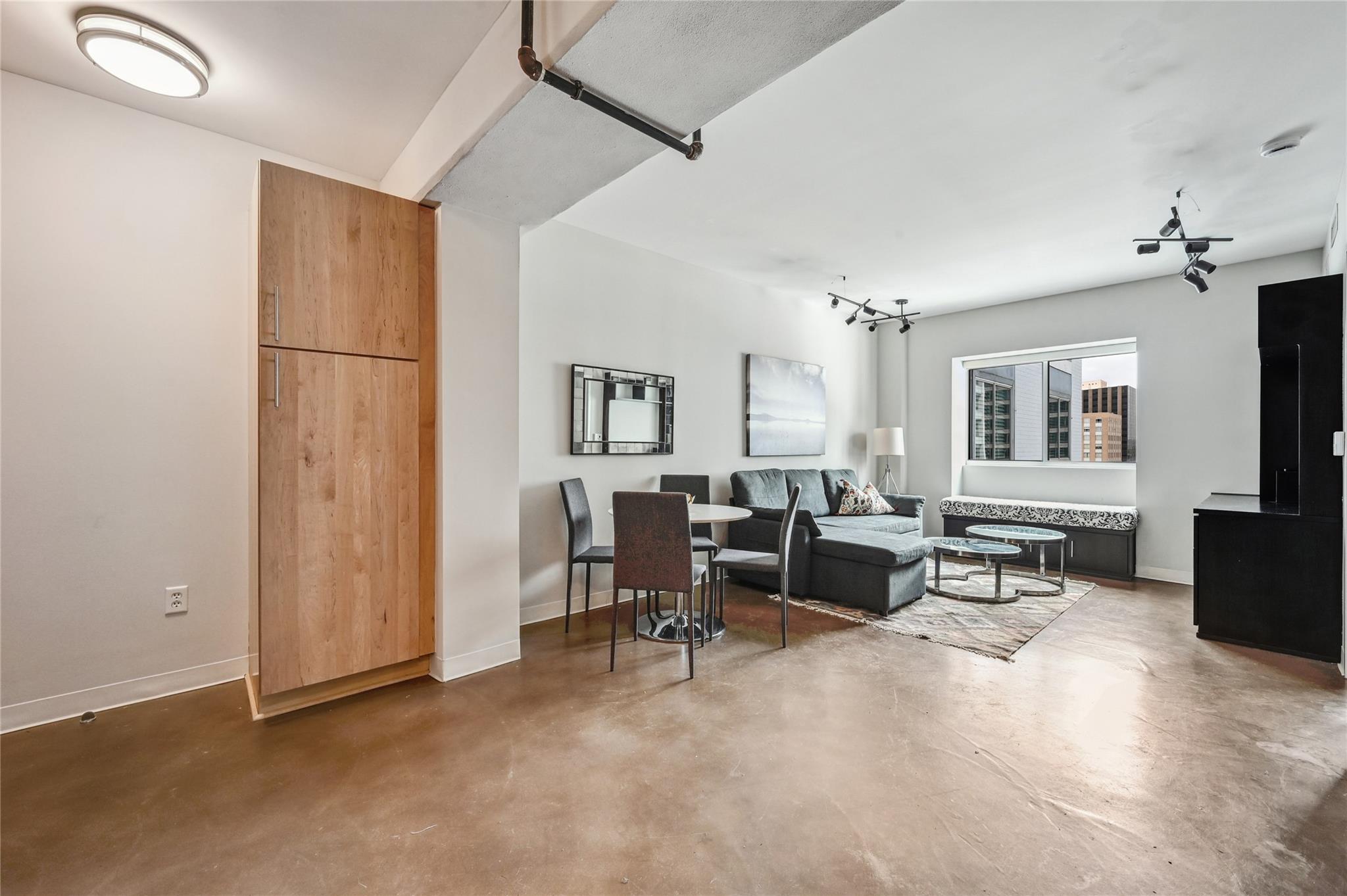 800 Brazos St # 1111, Austin, TX 78701
