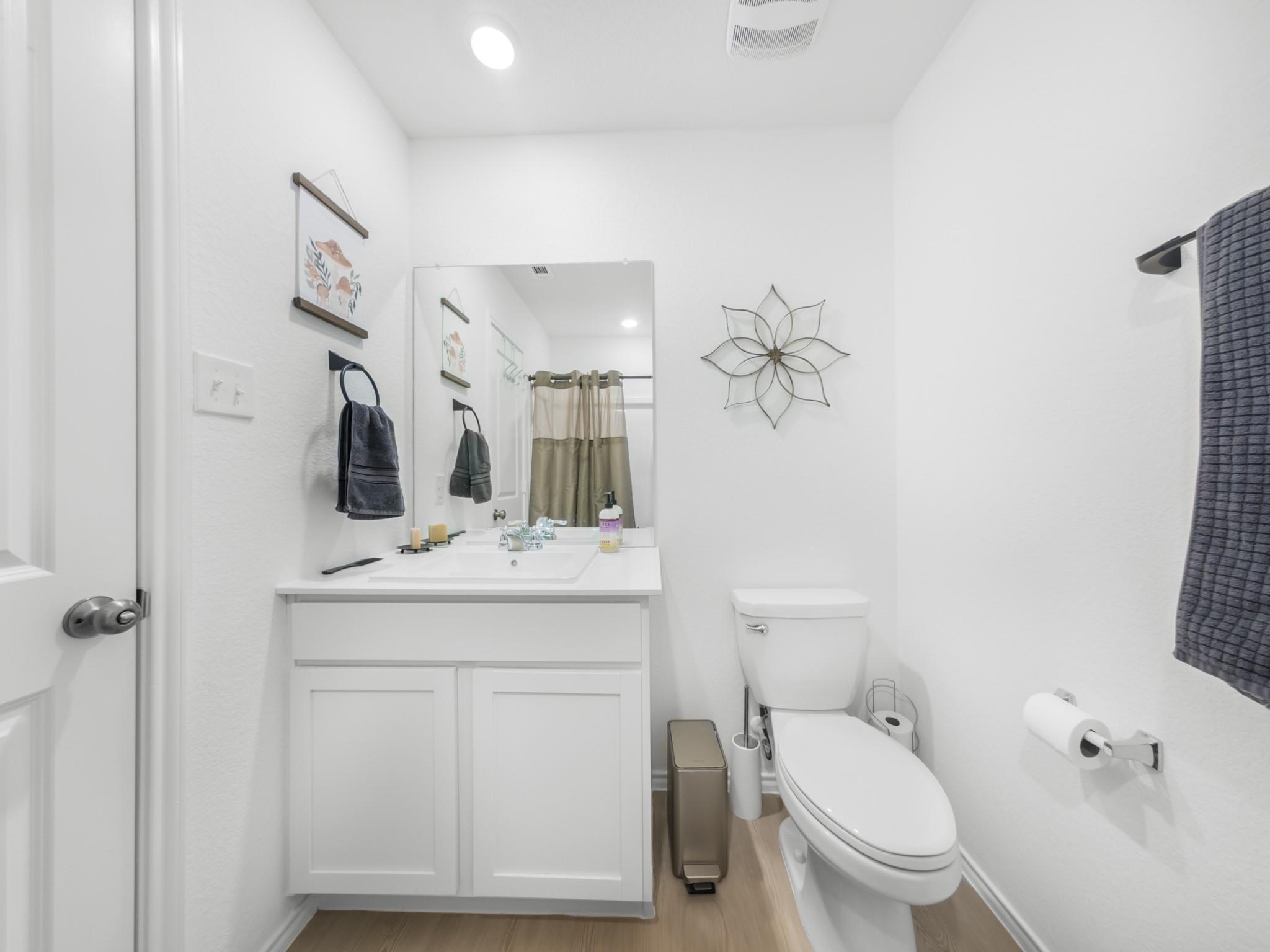 373 Cowpoke Dr, Jarrell, TX 76537