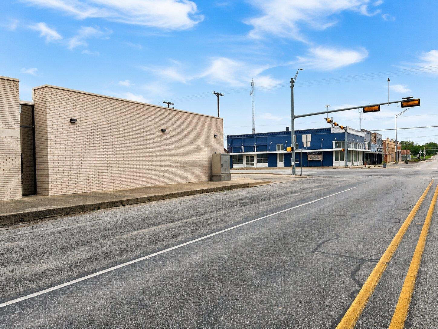 101 N 4TH St, Lometa, TX 76853