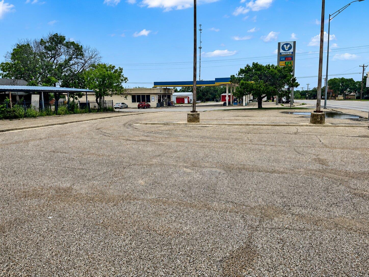 101 N 4TH St, Lometa, TX 76853