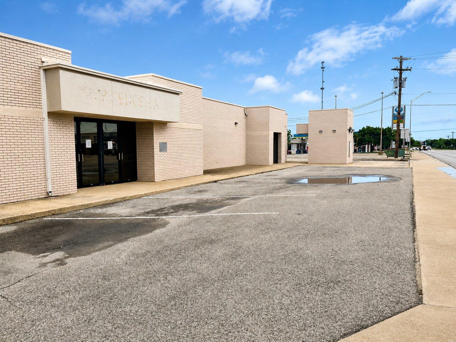 101 N 4TH St, Lometa, TX 76853
