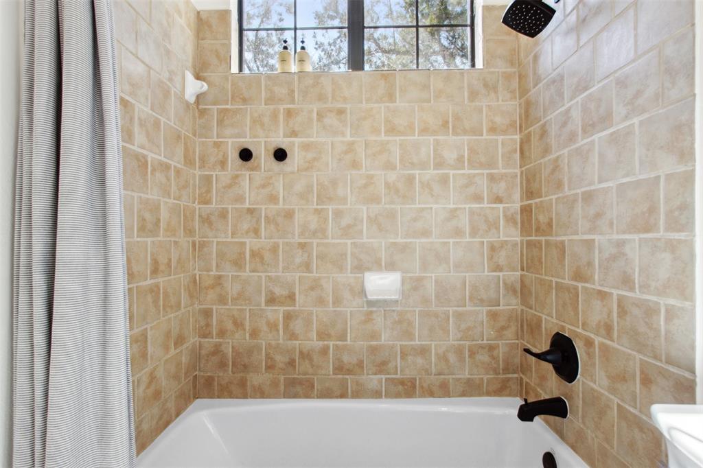 18852 Hidden Ridge Pl, Jonestown, TX 78645