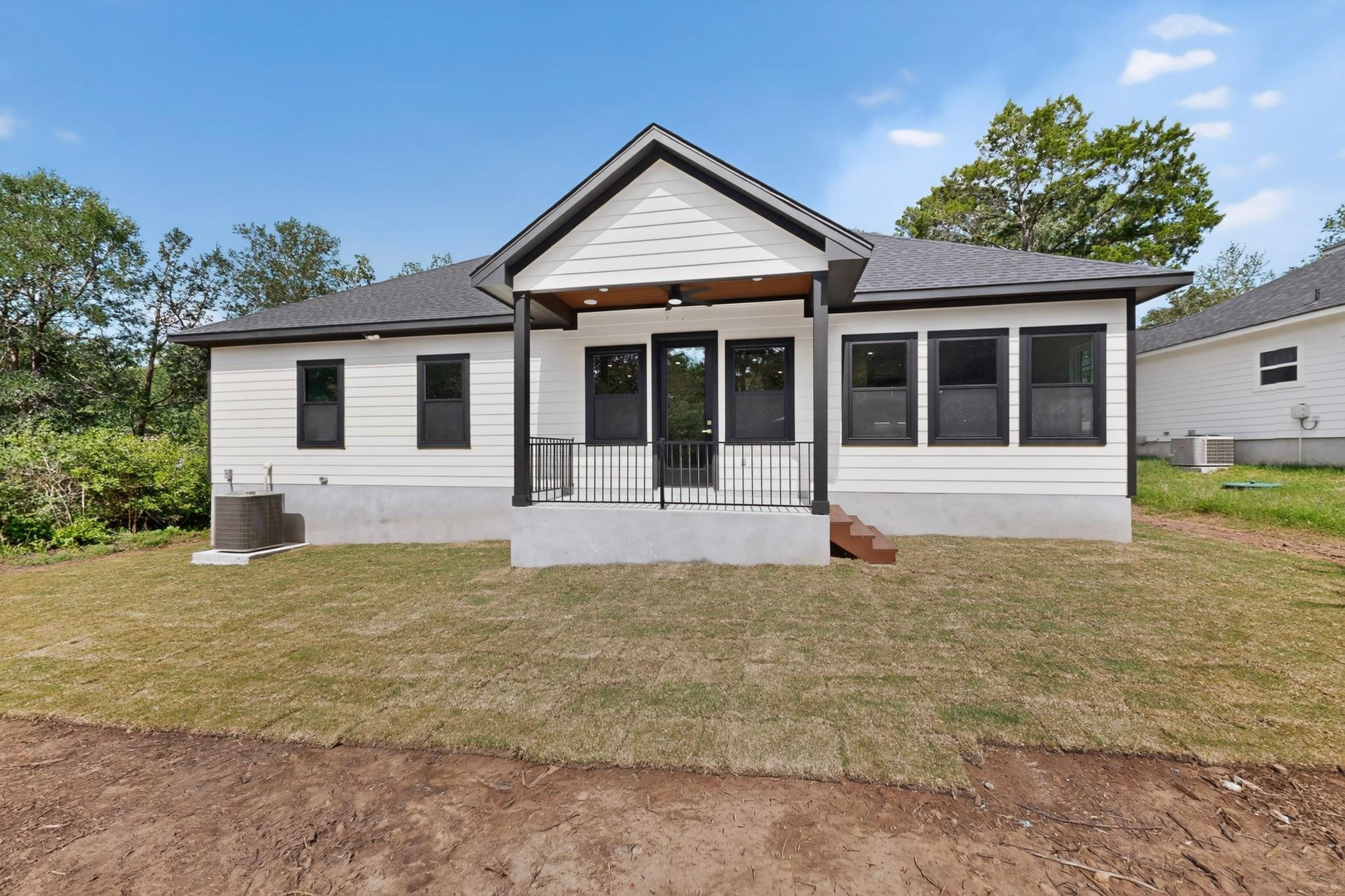 137 N Pohakea Dr, Bastrop, TX 78602