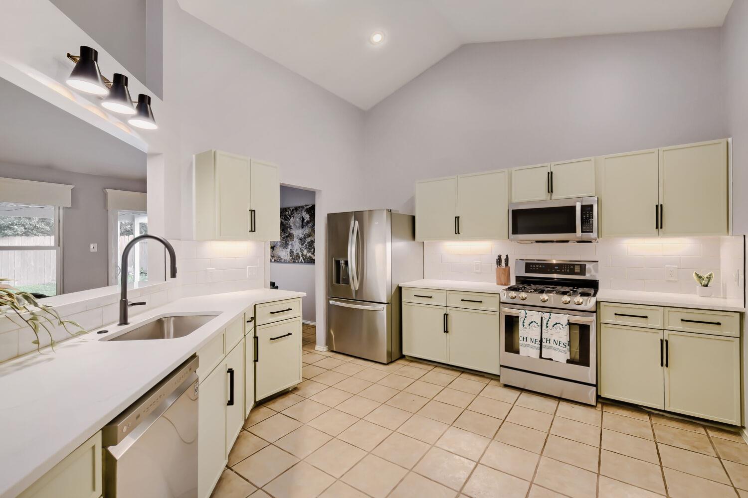 8804 United Kingdom Dr, Austin, TX 78748