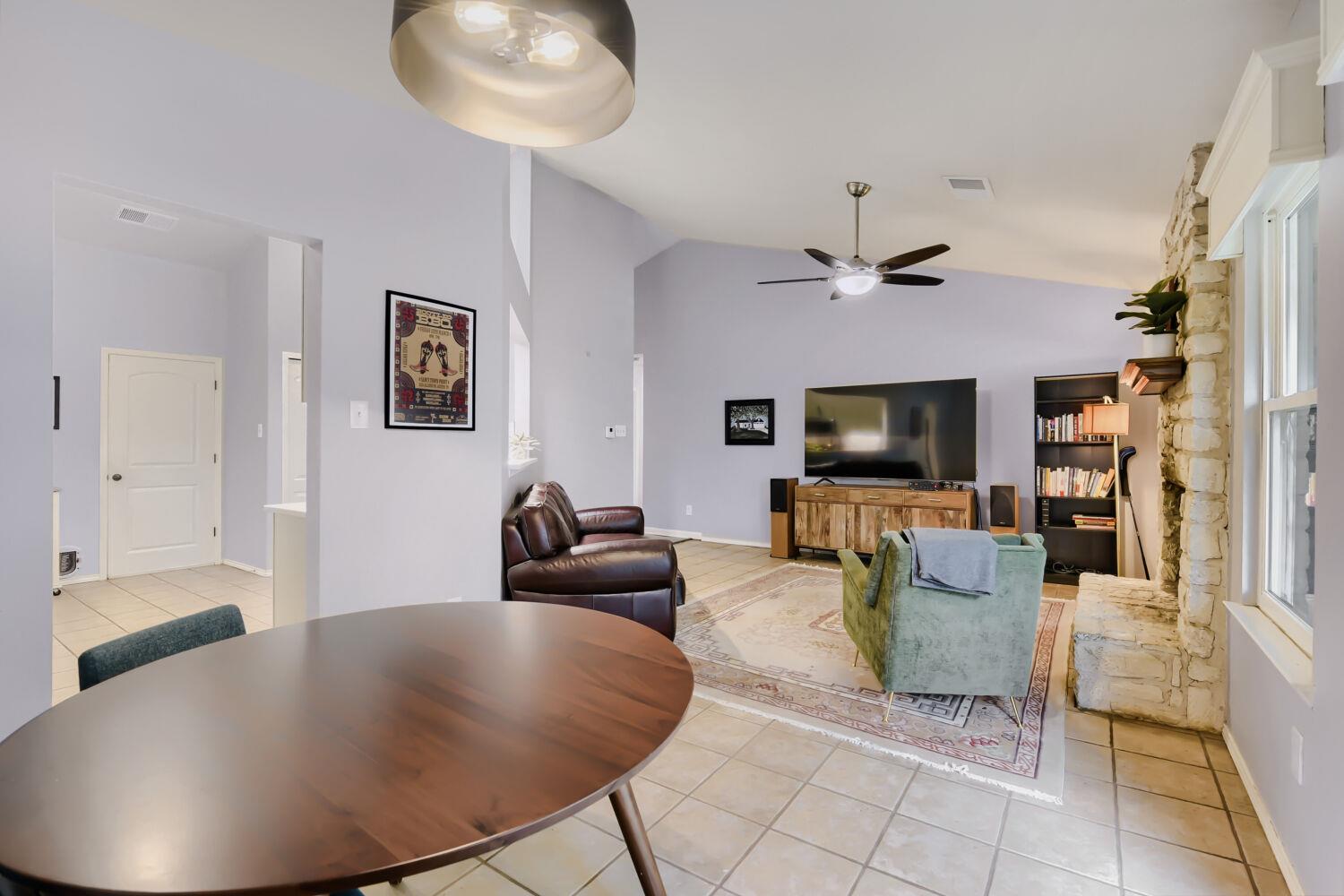 8804 United Kingdom Dr, Austin, TX 78748