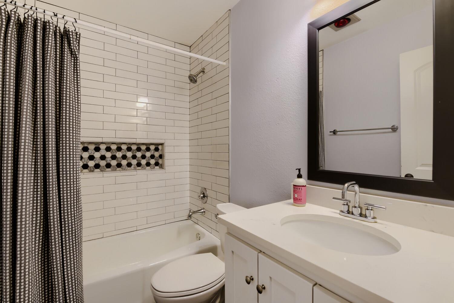8804 United Kingdom Dr, Austin, TX 78748