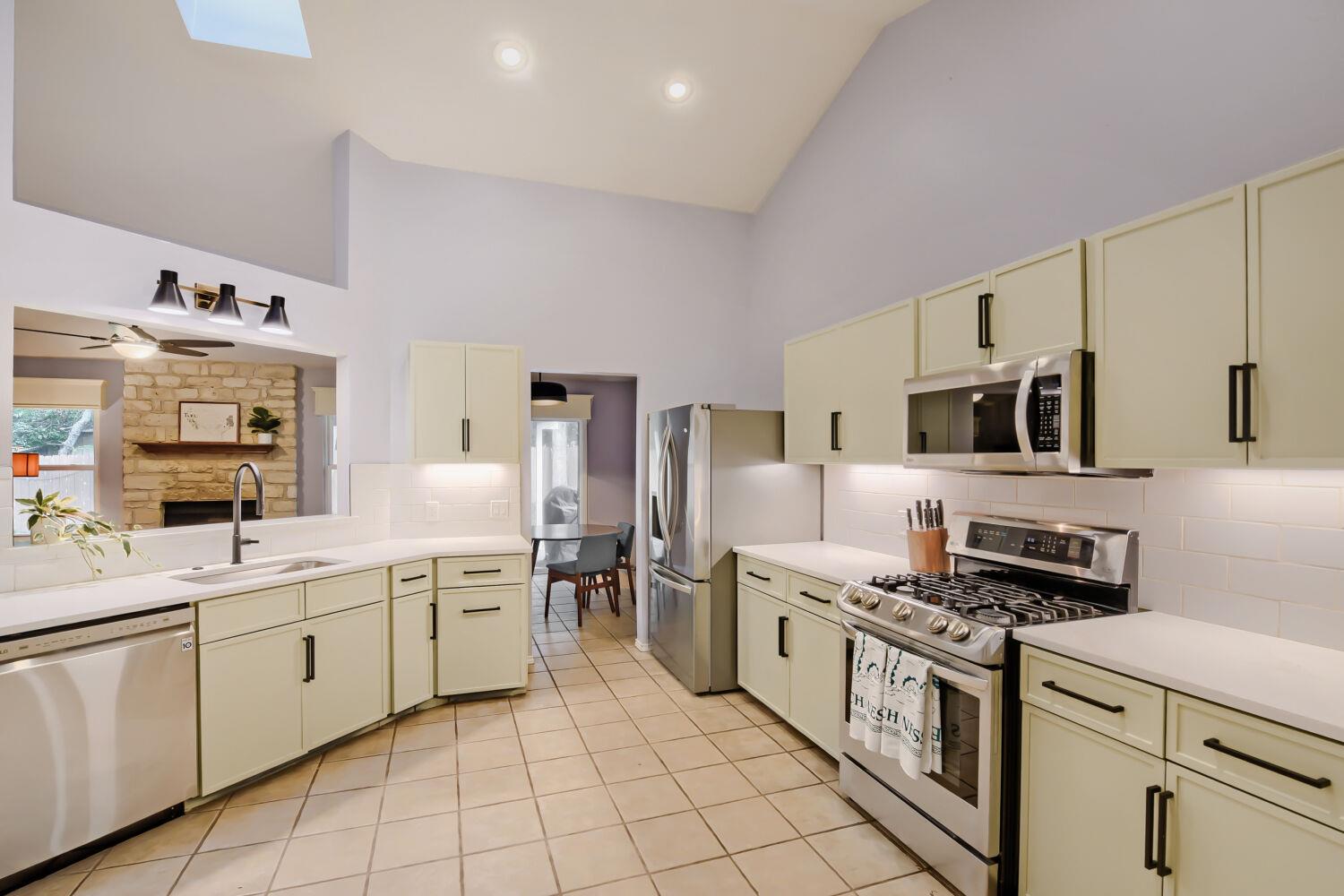 8804 United Kingdom Dr, Austin, TX 78748