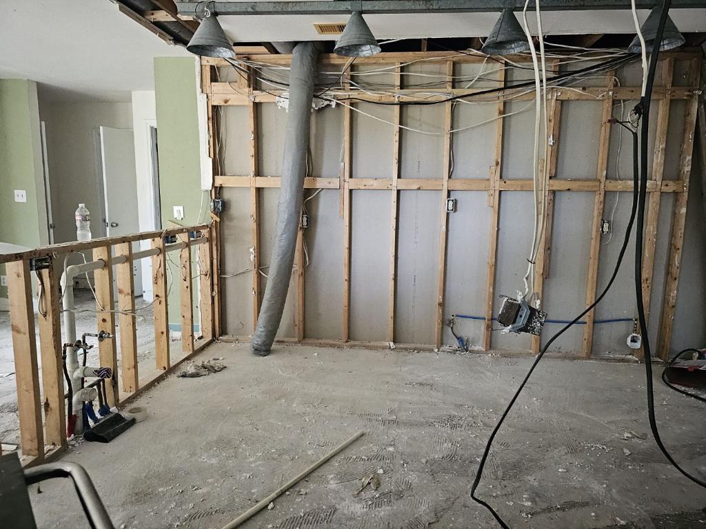18501 N Venture Dr, Point Venture, TX 78645