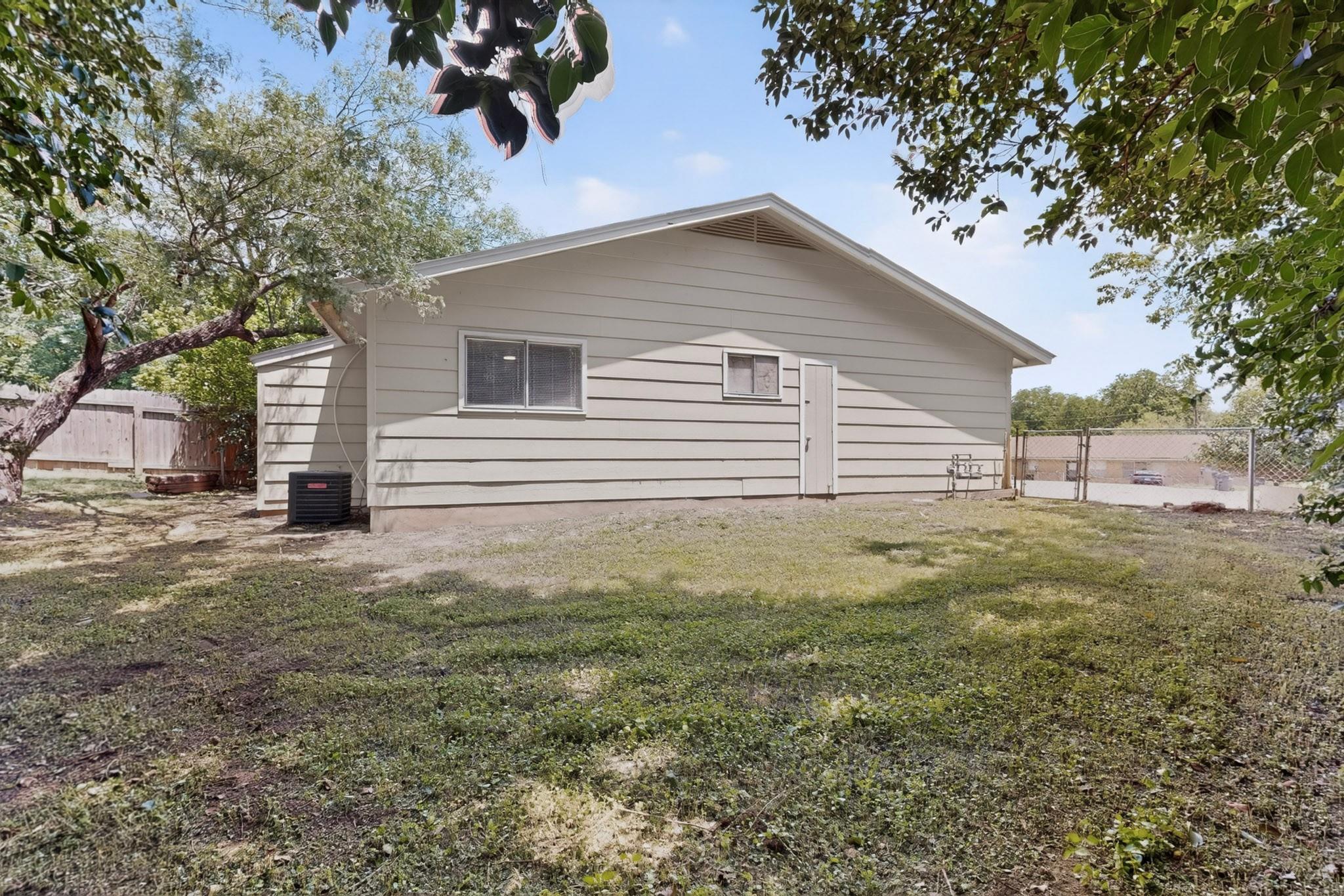 128 Coers Cir, San Marcos, TX 78666