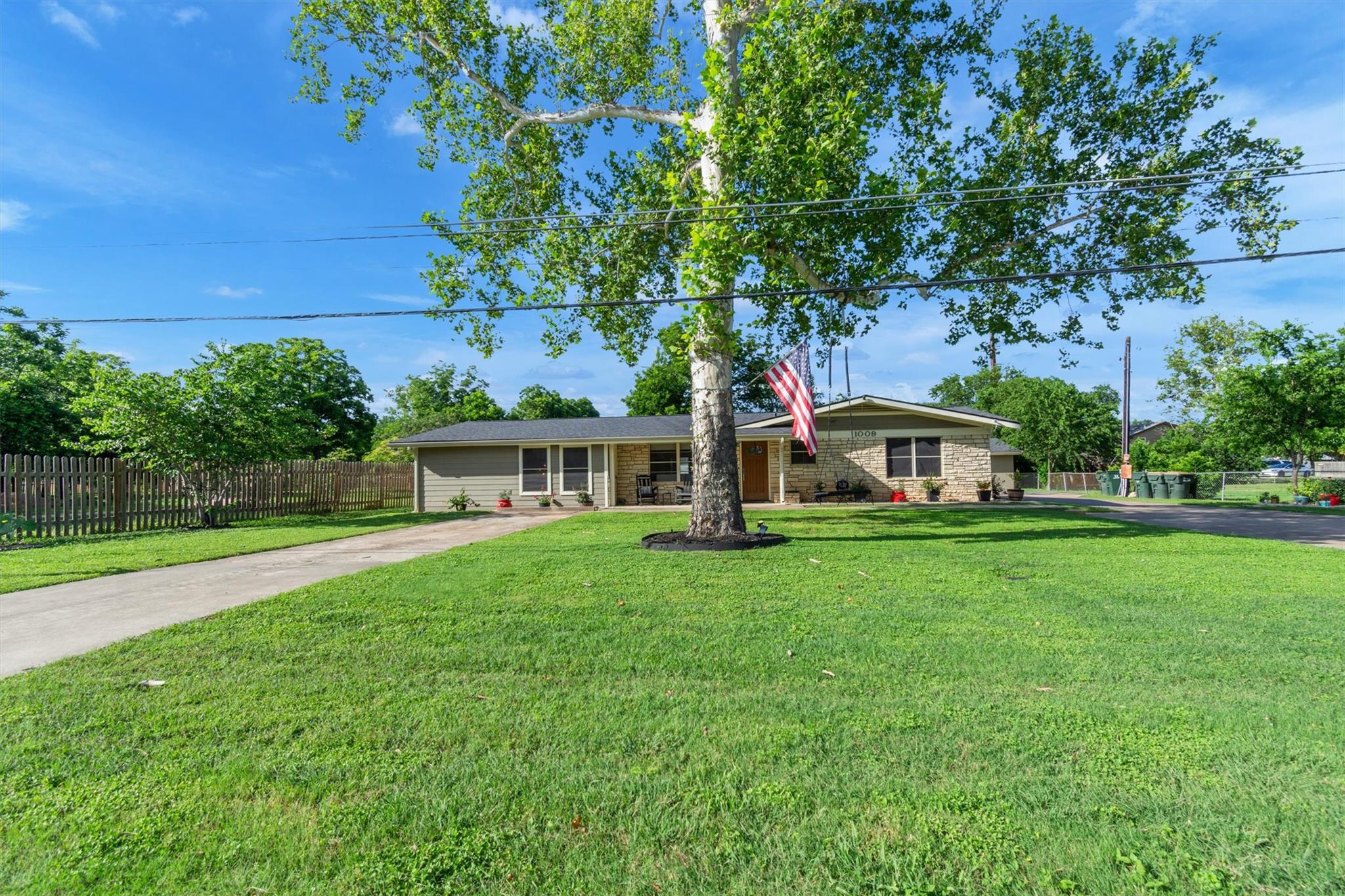 1009 Crepe Myrtle Dr, San Marcos, TX 78666