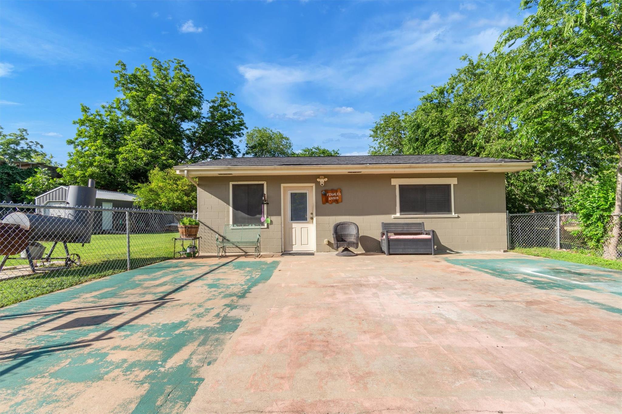 1009 Crepe Myrtle Dr, San Marcos, TX 78666