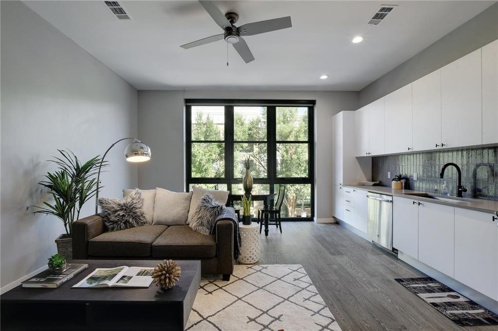 800 Embassy Dr # 209, Austin, TX 78702
