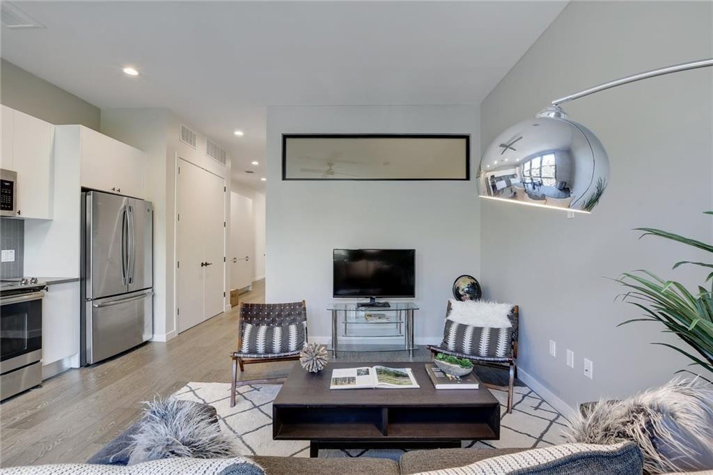 800 Embassy Dr # 209, Austin, TX 78702