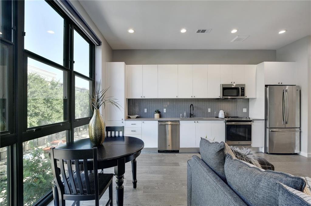 800 Embassy Dr # 209, Austin, TX 78702