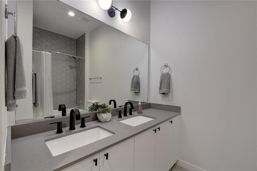 800 Embassy Dr # 209, Austin, TX 78702
