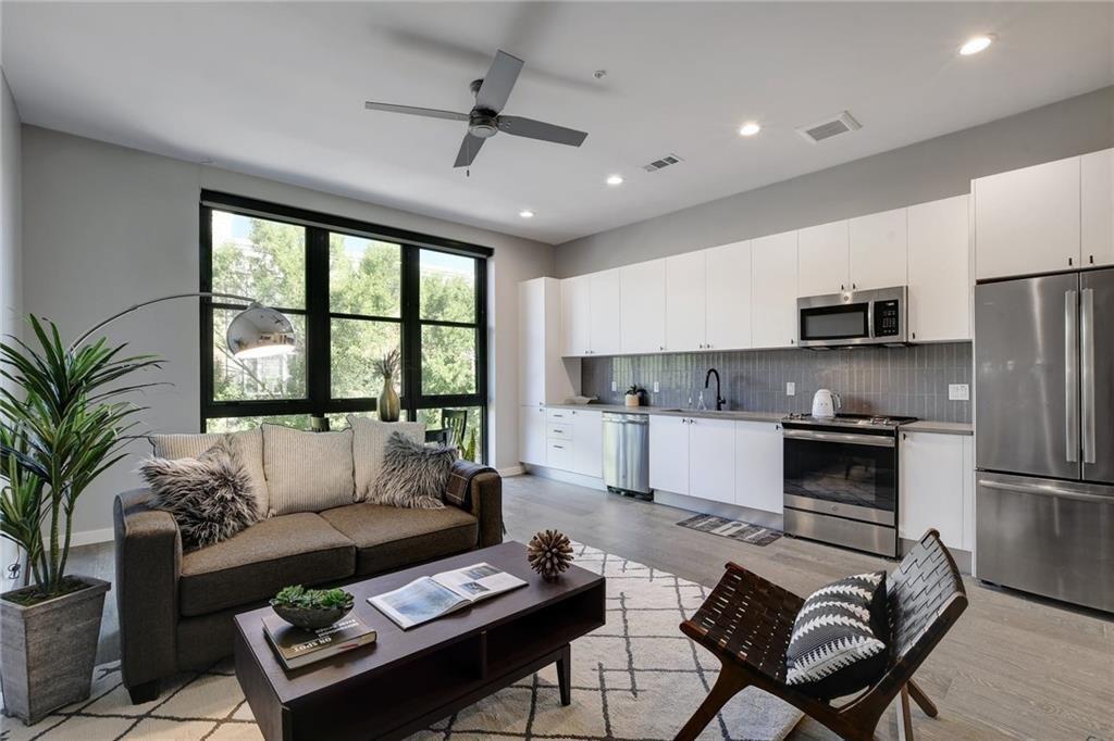 800 Embassy Dr # 209, Austin, TX 78702