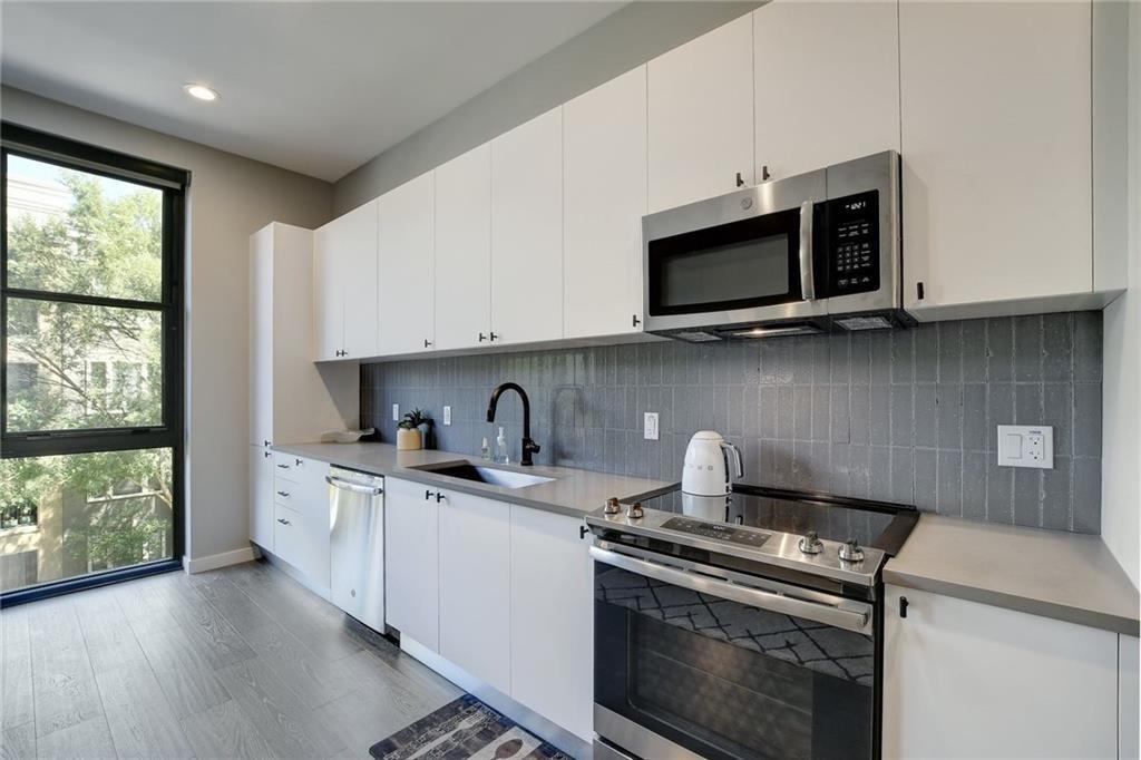 800 Embassy Dr # 209, Austin, TX 78702