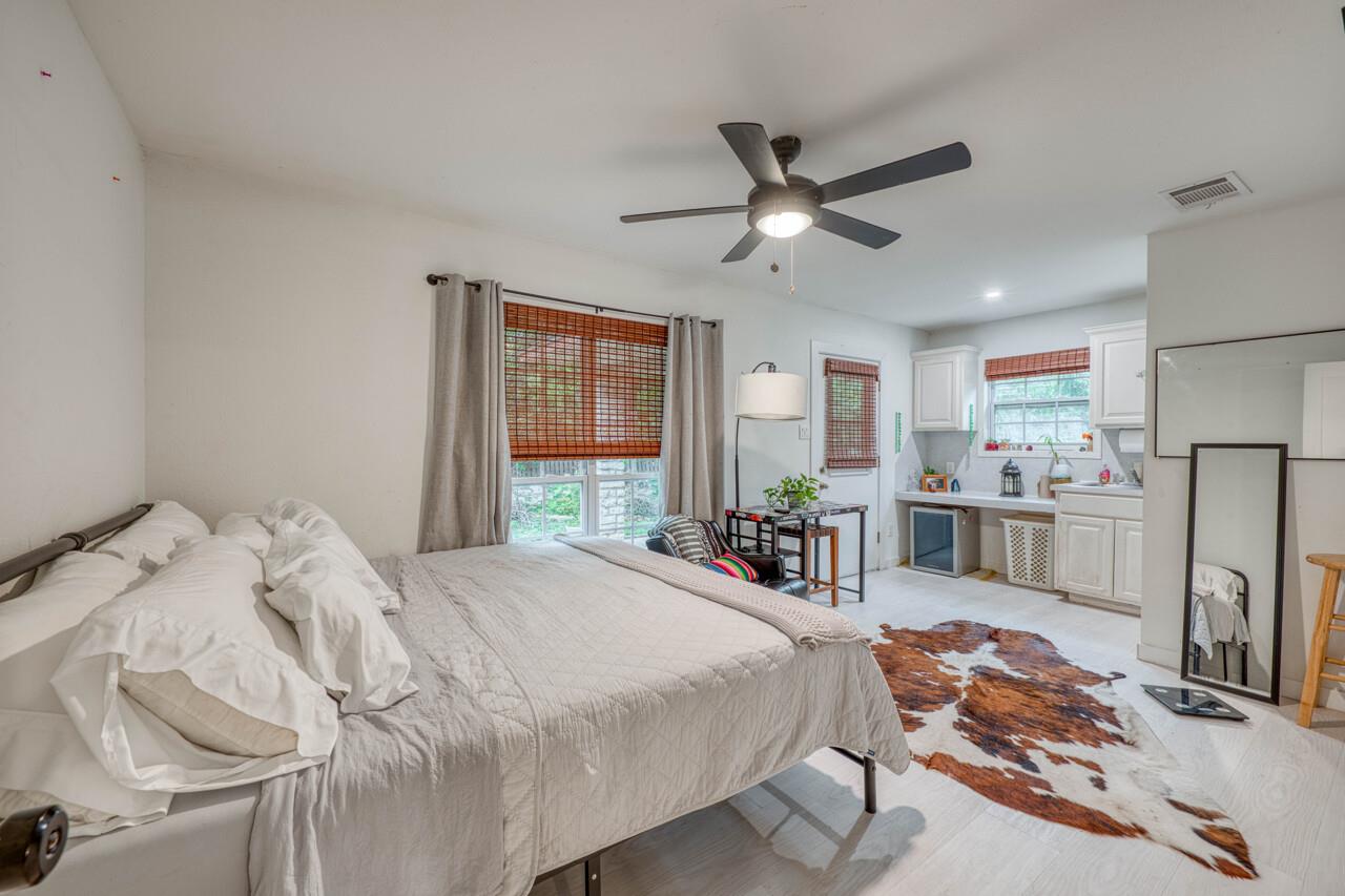 301 6th St, Marble Falls, TX 78654