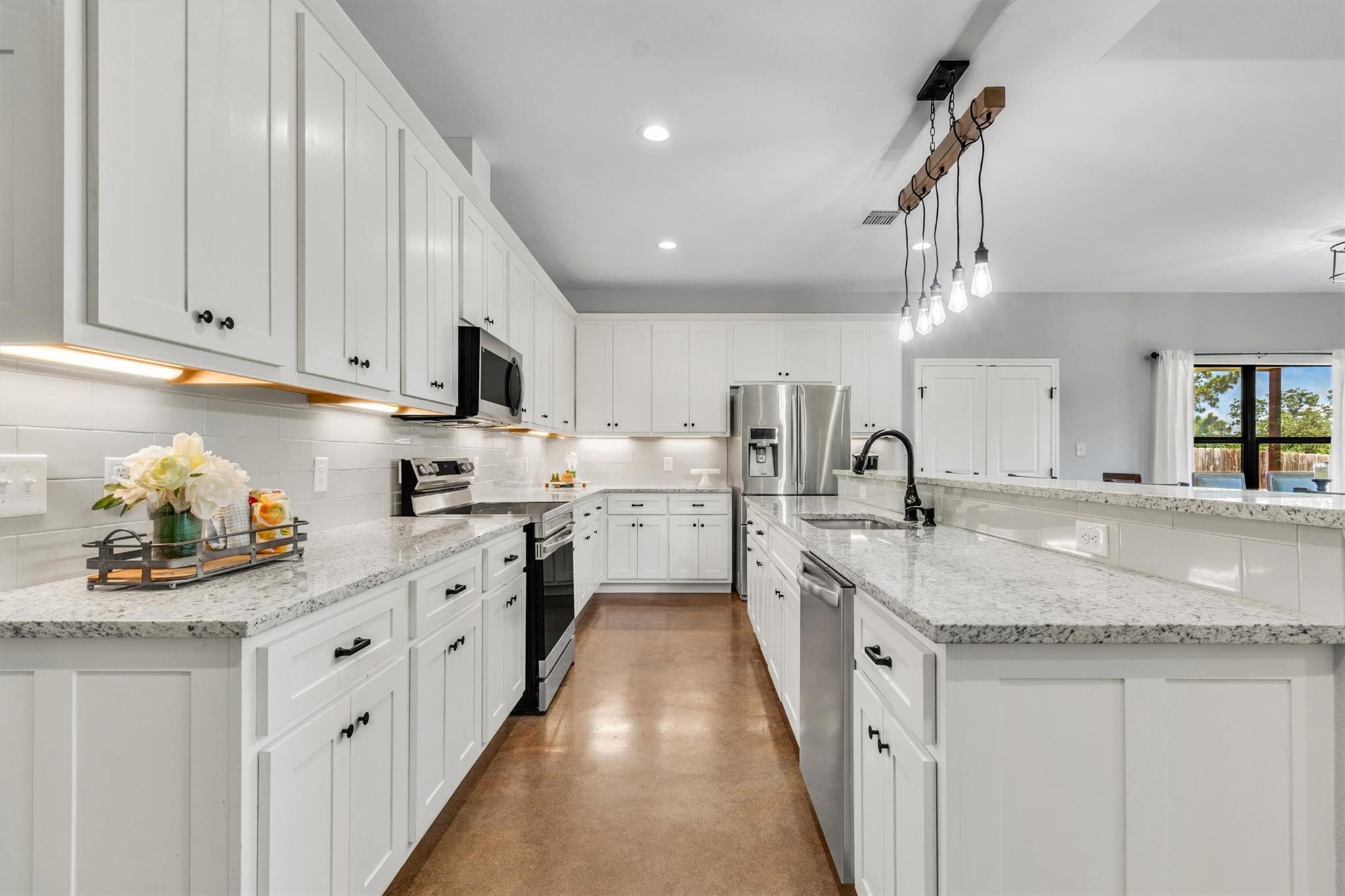 329 Kaanapali Ln, Bastrop, TX 78602