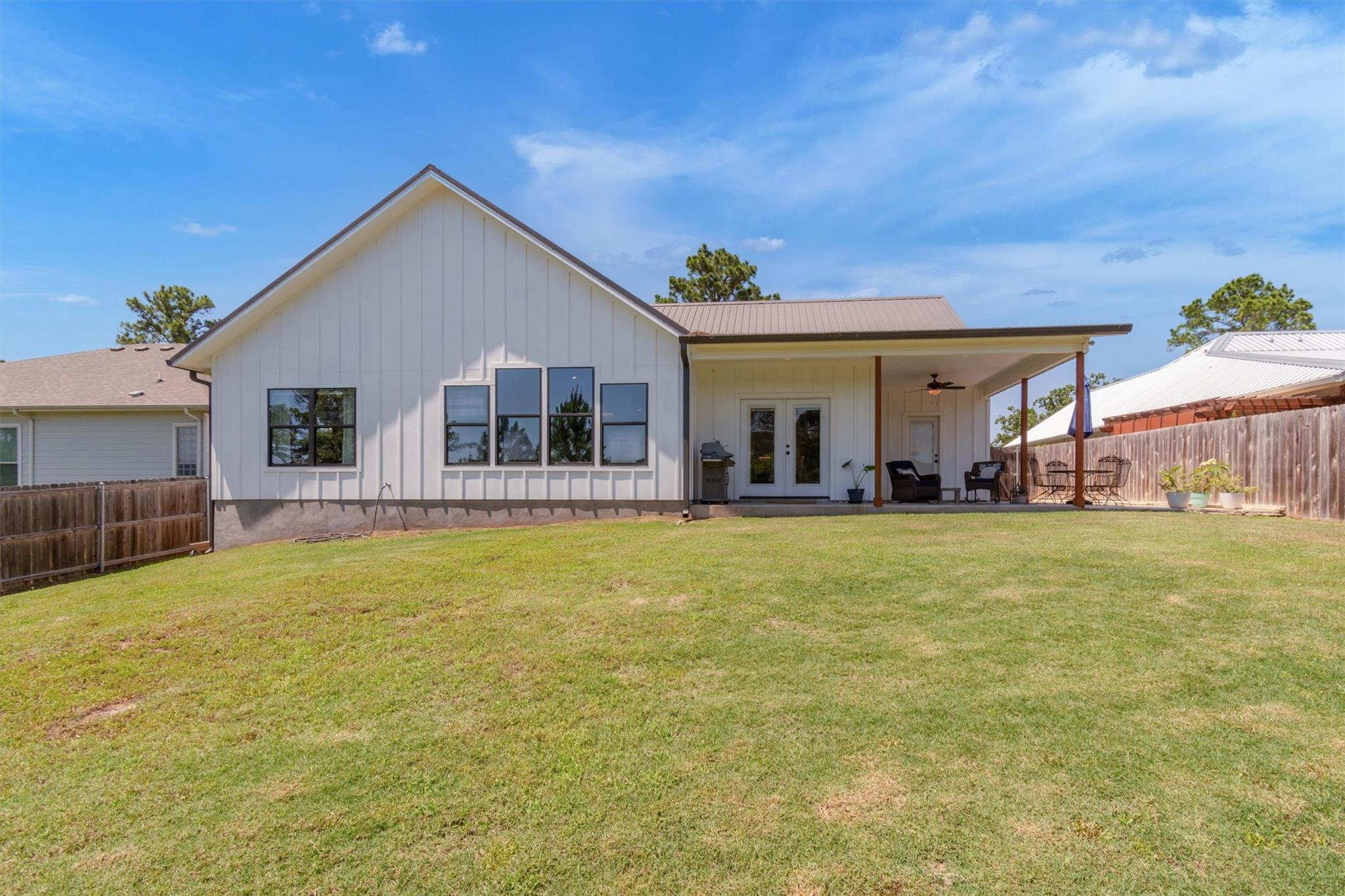 329 Kaanapali Ln, Bastrop, TX 78602