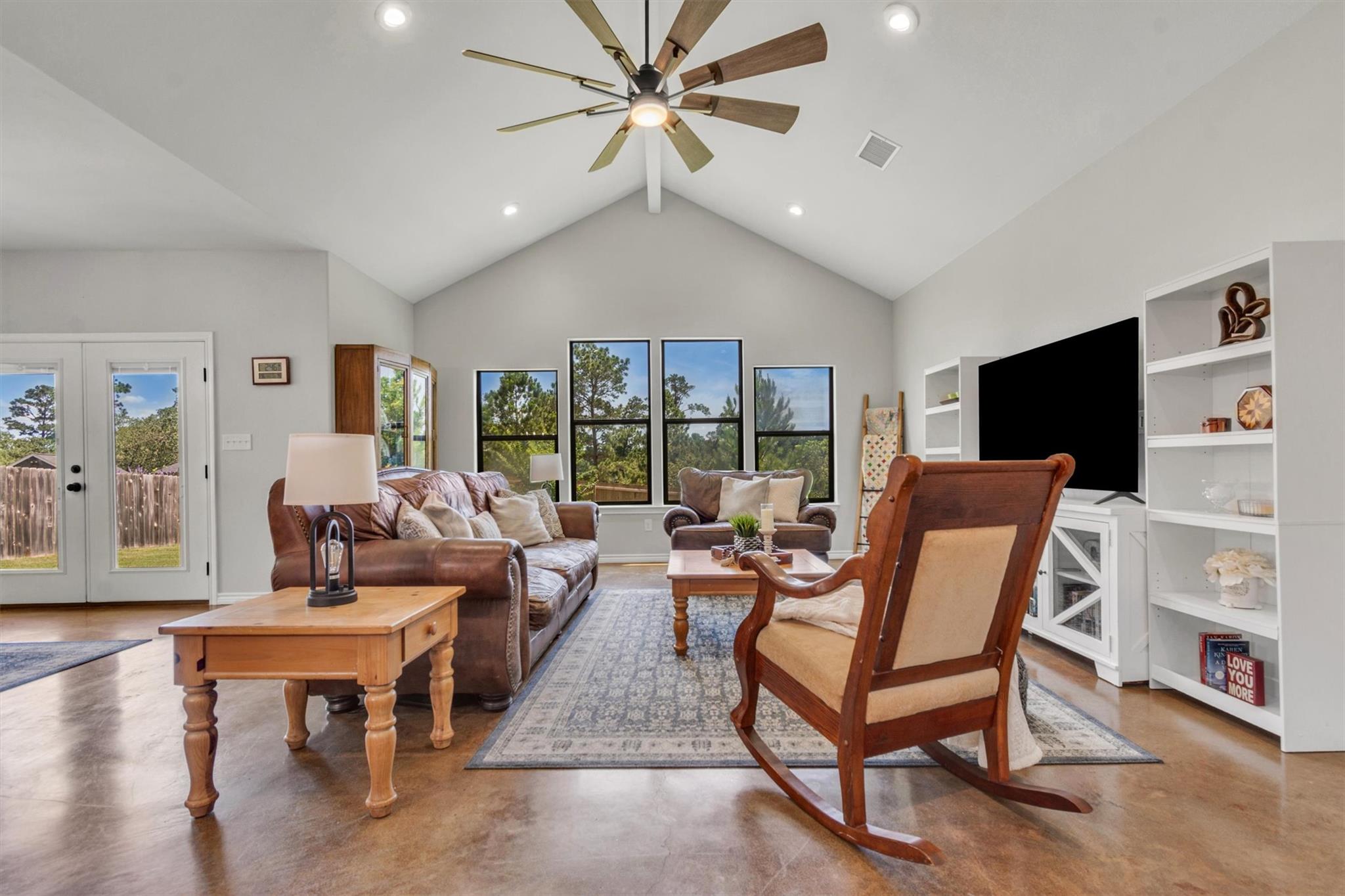 329 Kaanapali Ln, Bastrop, TX 78602