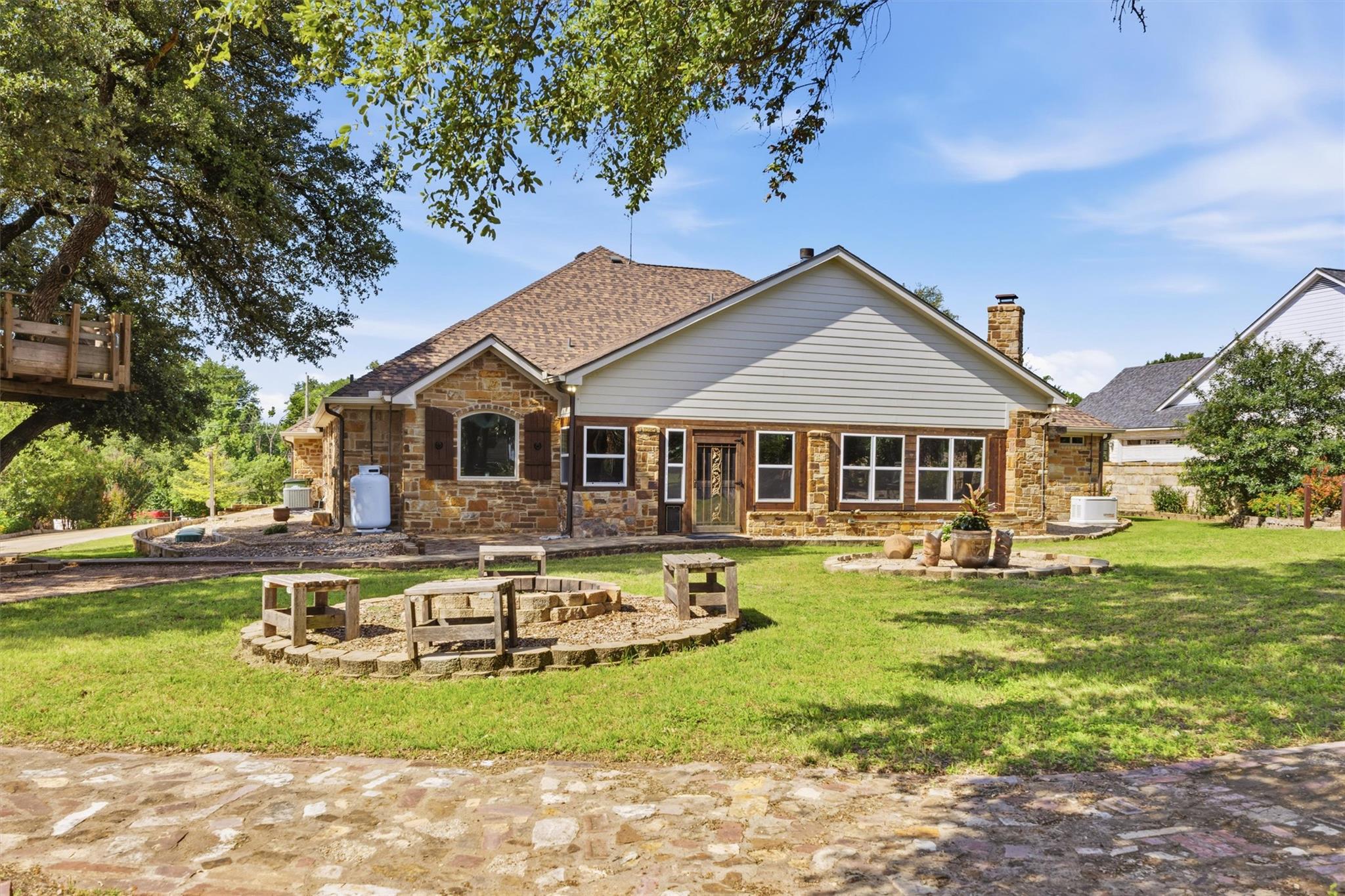 4366 Royal St, Salado, TX 76571
