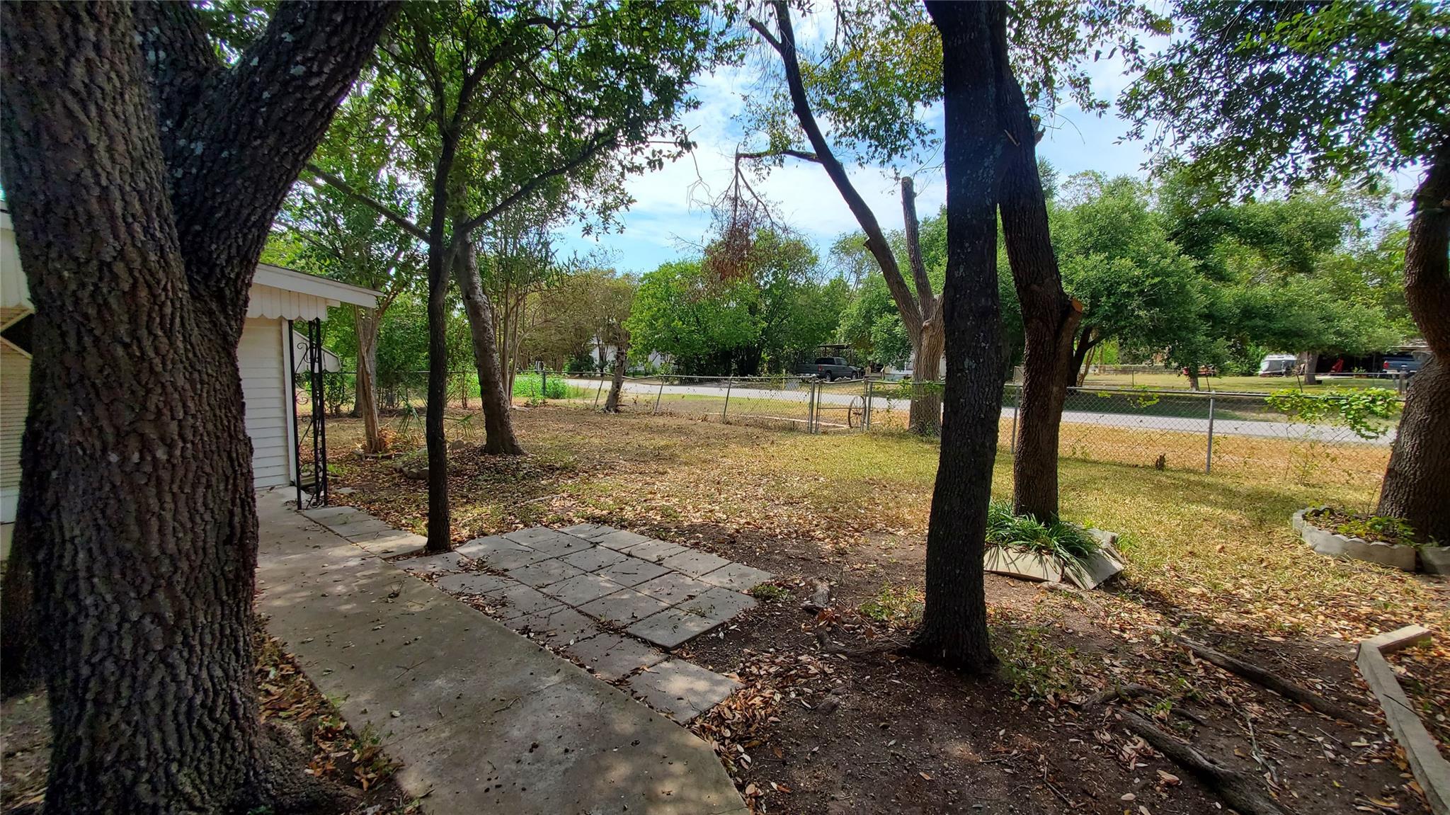 1117 W 4th St, Taylor, TX 76574