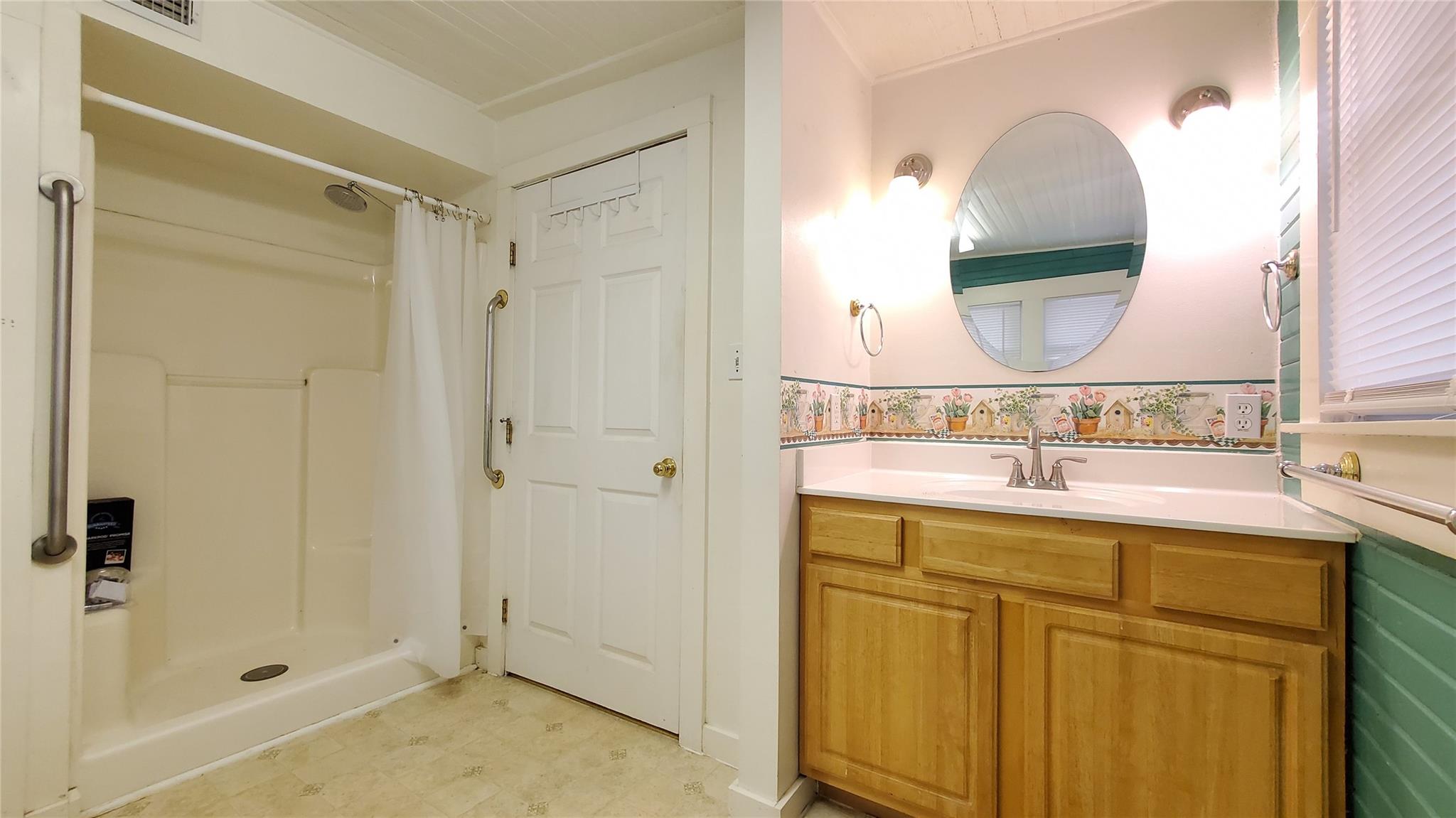 1117 W 4th St, Taylor, TX 76574