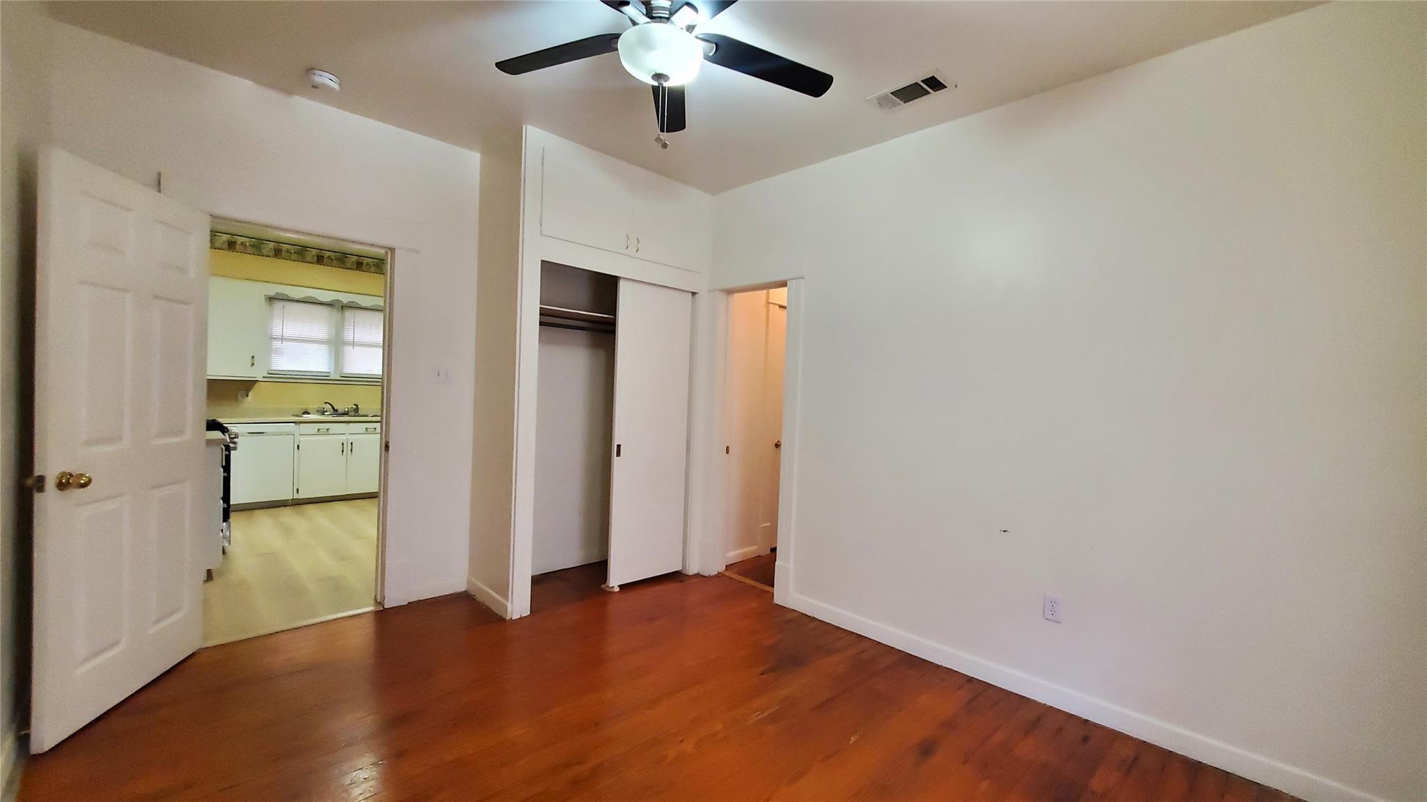 1117 W 4th St, Taylor, TX 76574