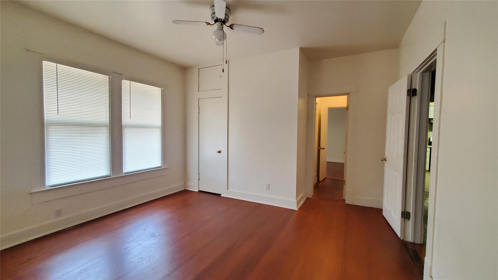 1117 W 4th St, Taylor, TX 76574